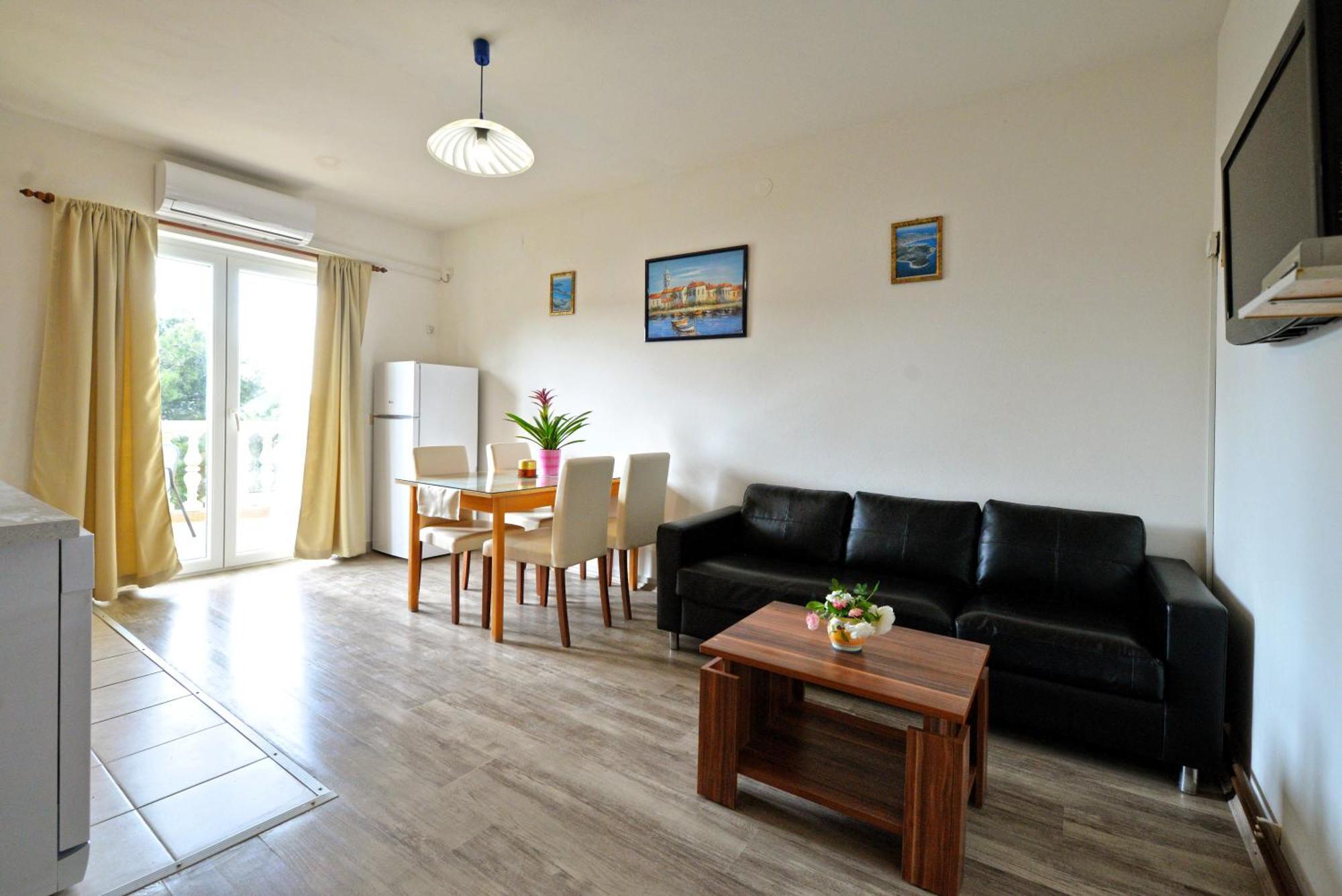 Apartments Goranka 穆泰尔岛 外观 照片